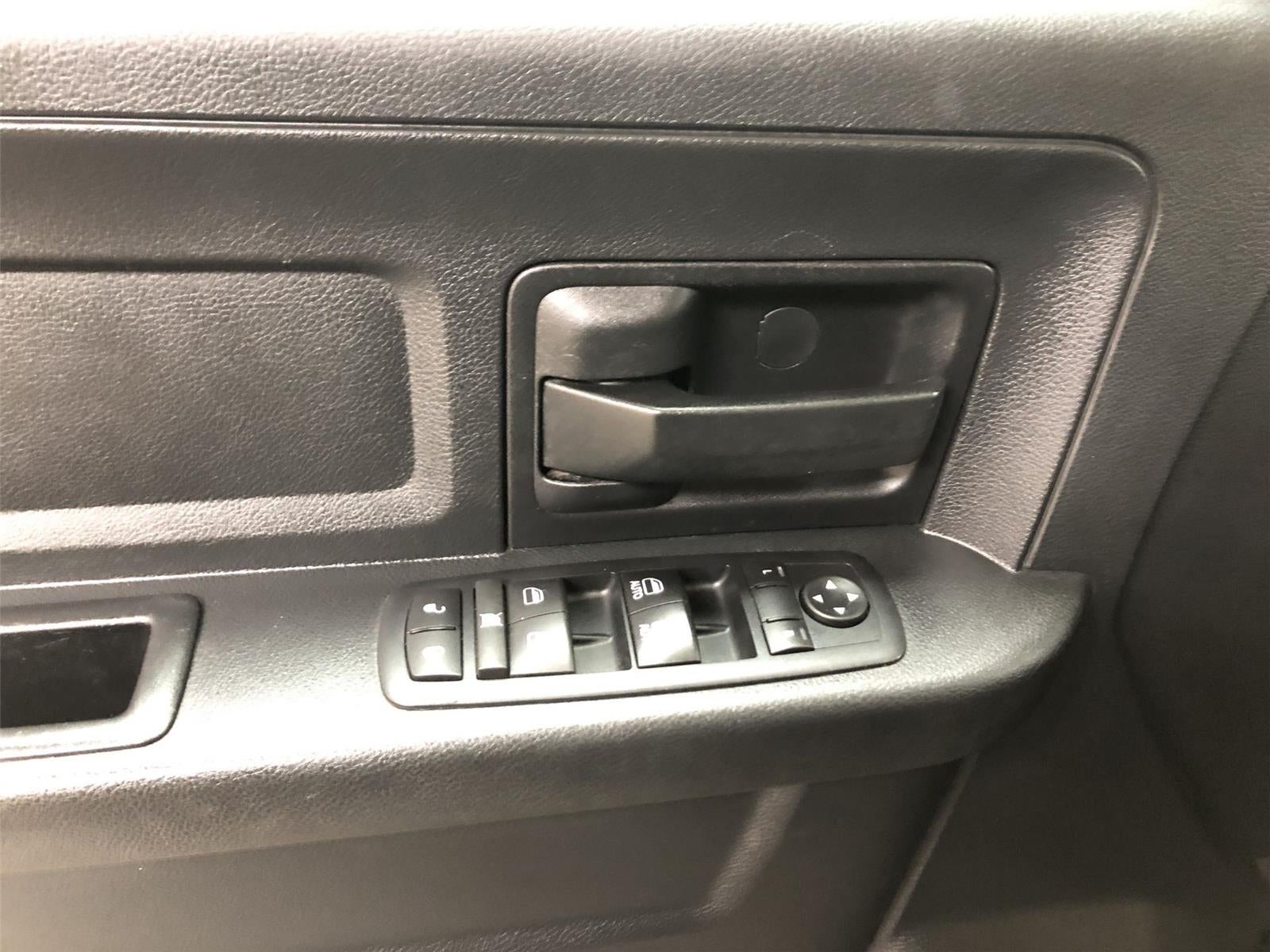 2017 RAM 1500 Tradesman Crew Cab 4x4 6'4" Box