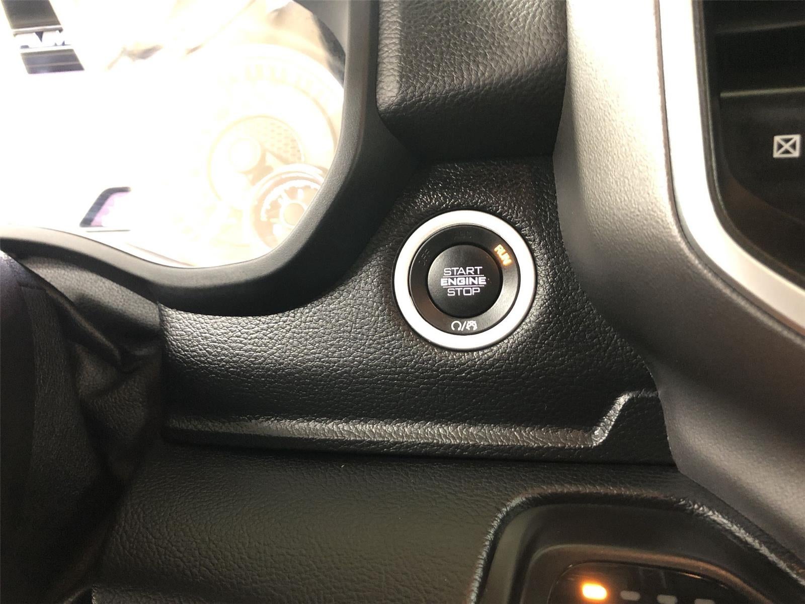 2022 RAM 1500 Big Horn Crew Cab 4x4 5'7" Box