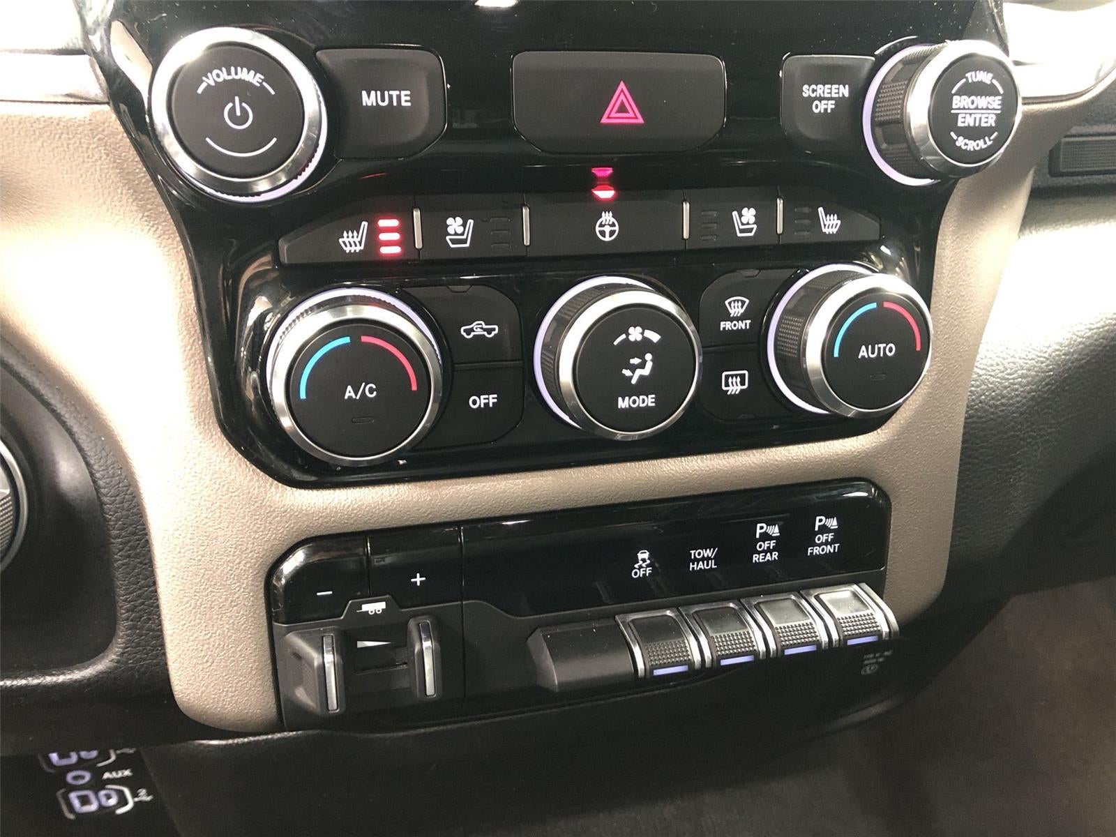 2020 RAM 1500 Laramie Crew Cab 4x4 5'7" Box