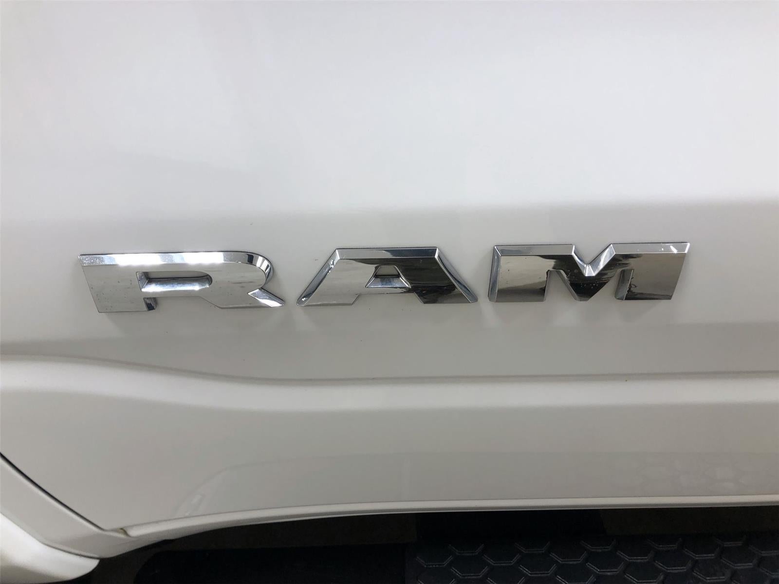 2020 RAM 1500 Laramie Crew Cab 4x4 5'7" Box