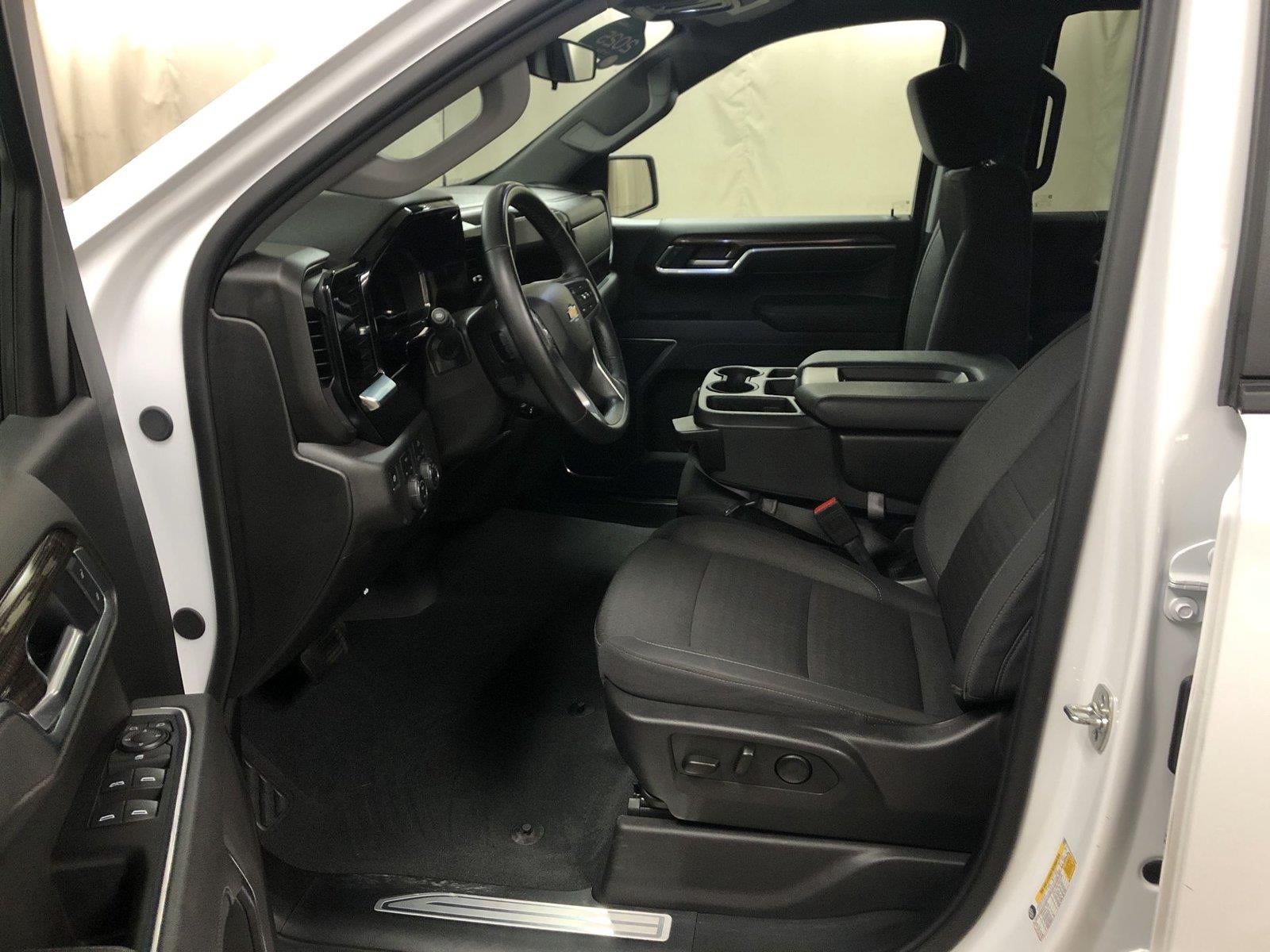2025 Chevrolet Silverado 1500 LT (2FL)