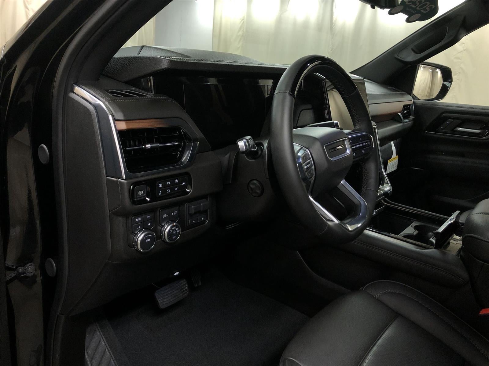 2025 GMC Yukon Denali - Photo 10