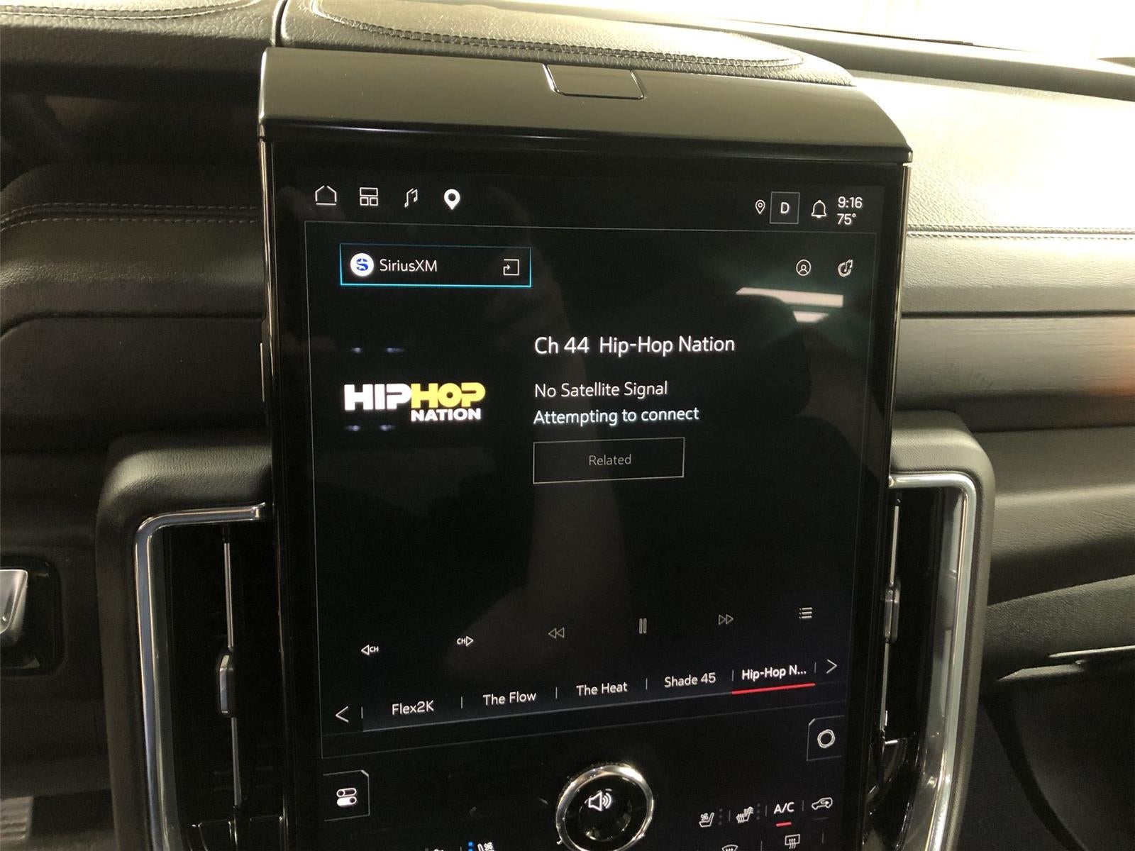 2025 GMC Yukon Denali - Photo 13