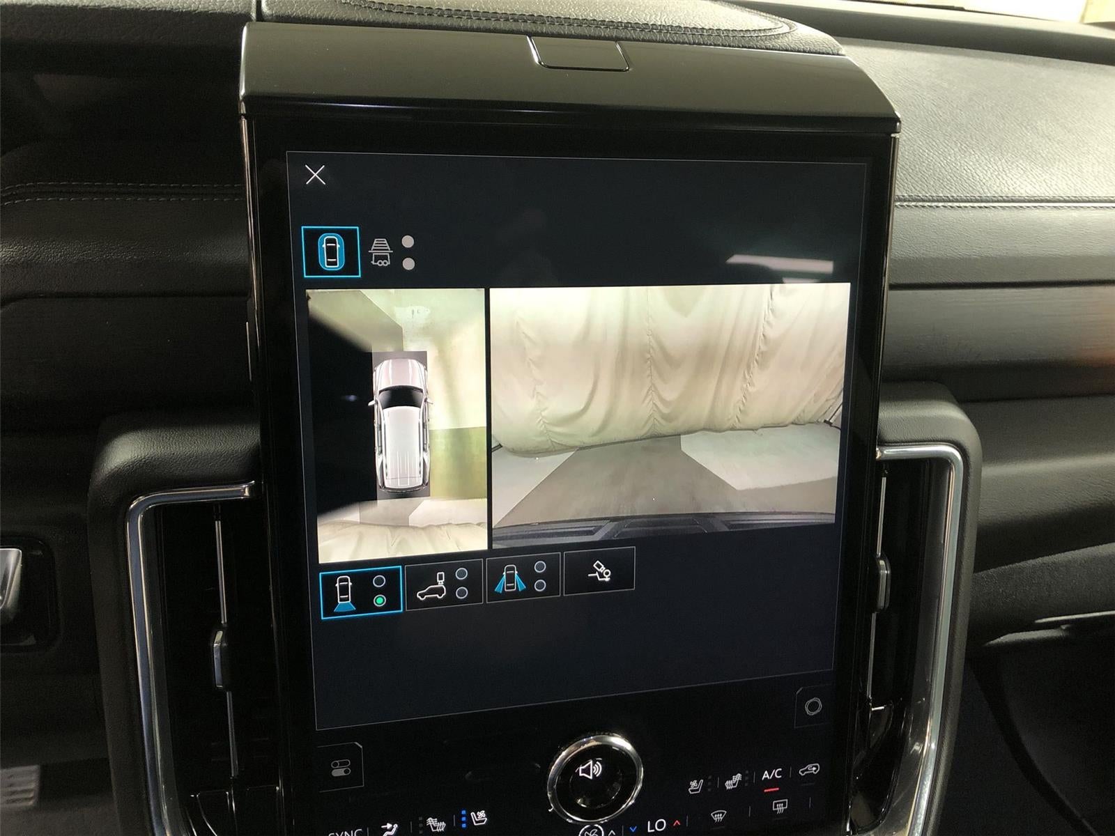 2025 GMC Yukon Denali - Photo 15