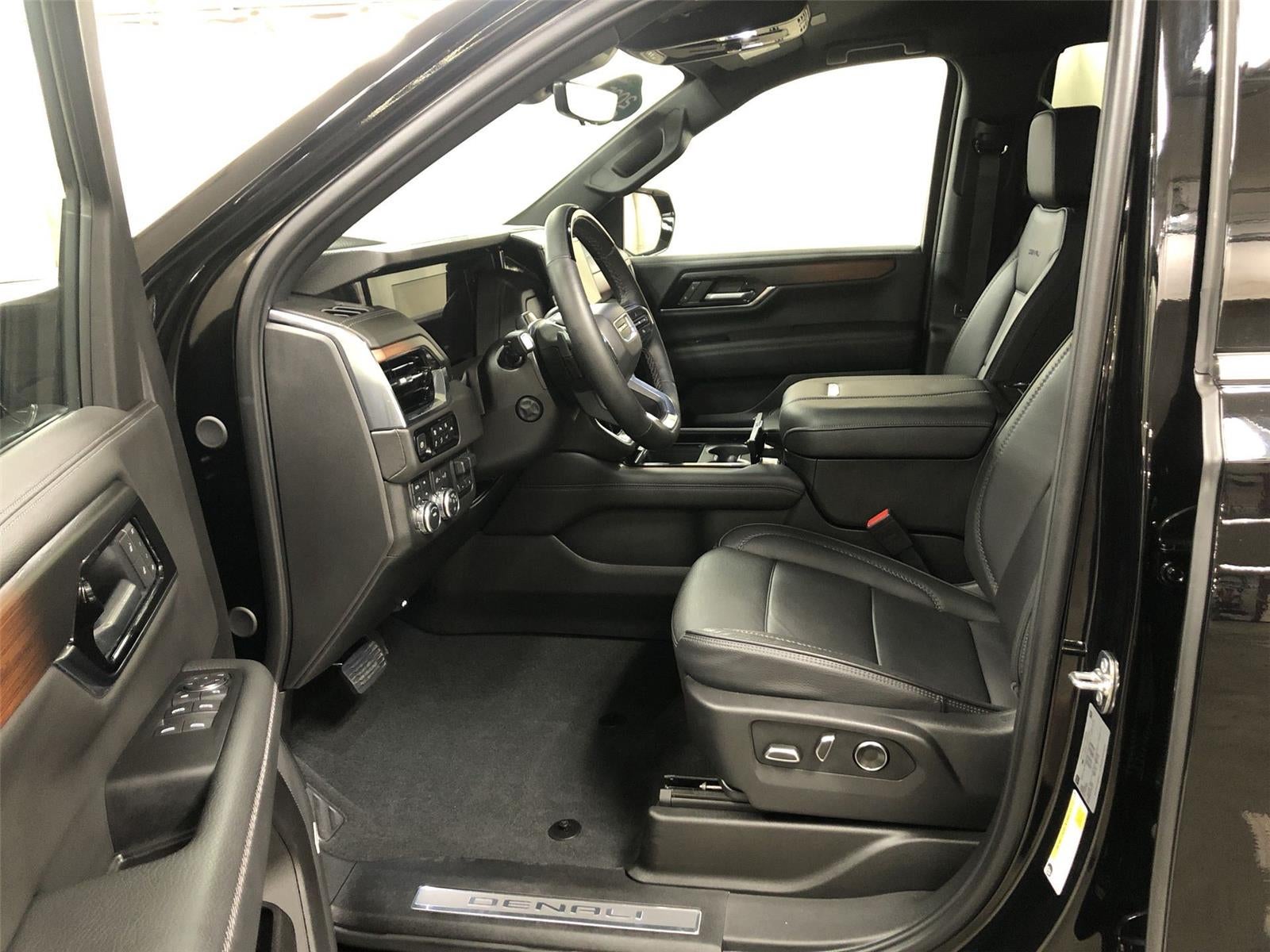 2025 GMC Yukon Denali - Photo 19