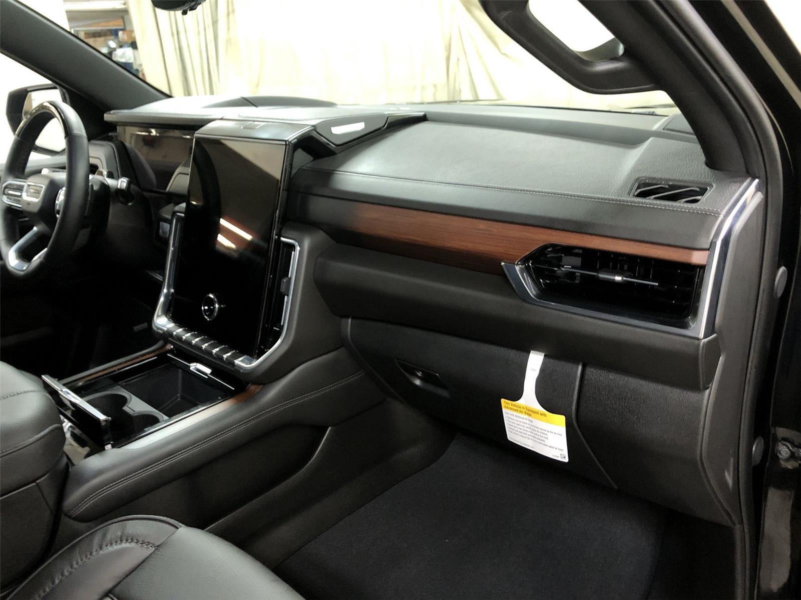 2025 GMC Yukon Denali - Photo 28