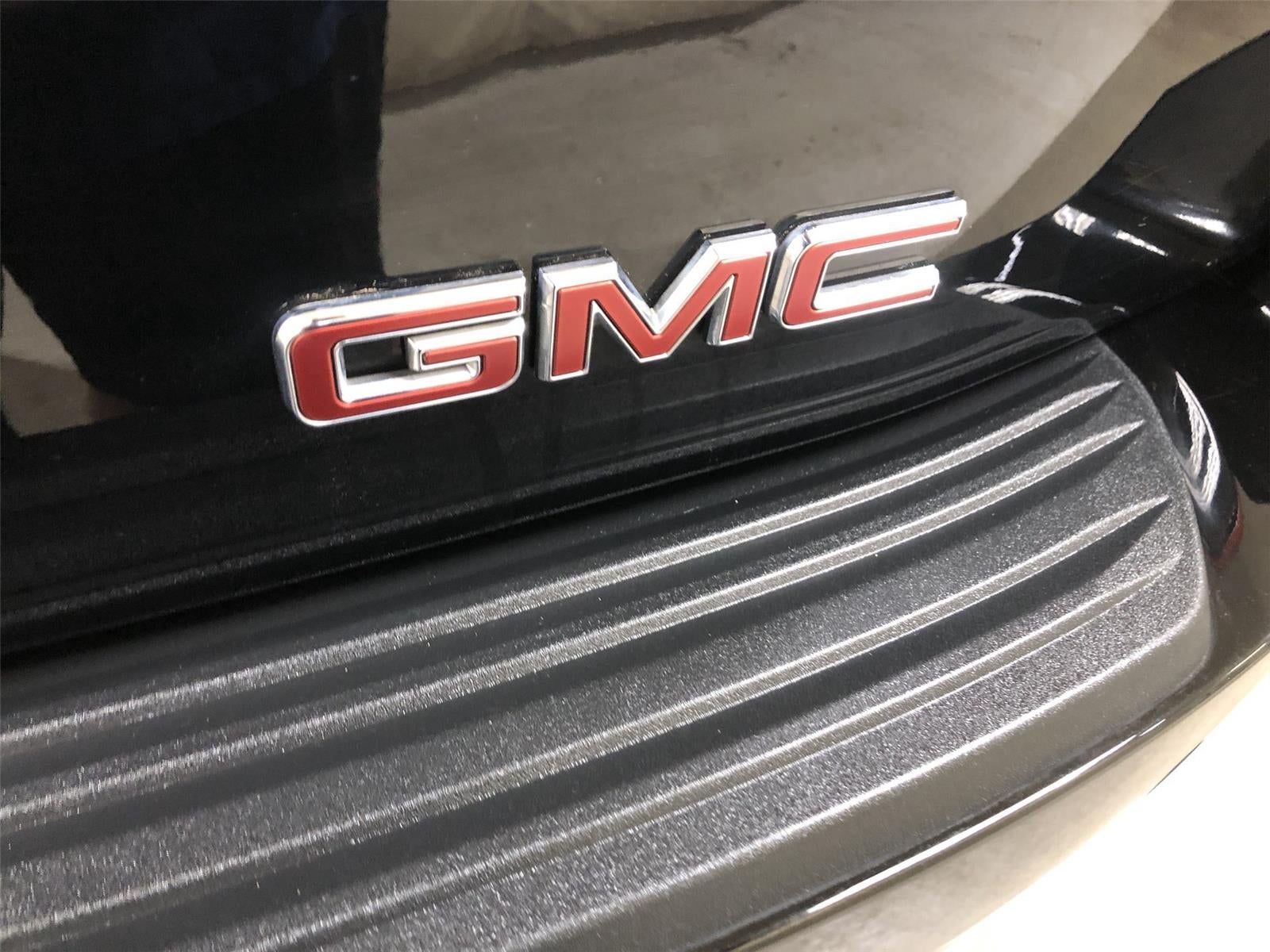 2025 GMC Yukon Denali - Photo 31