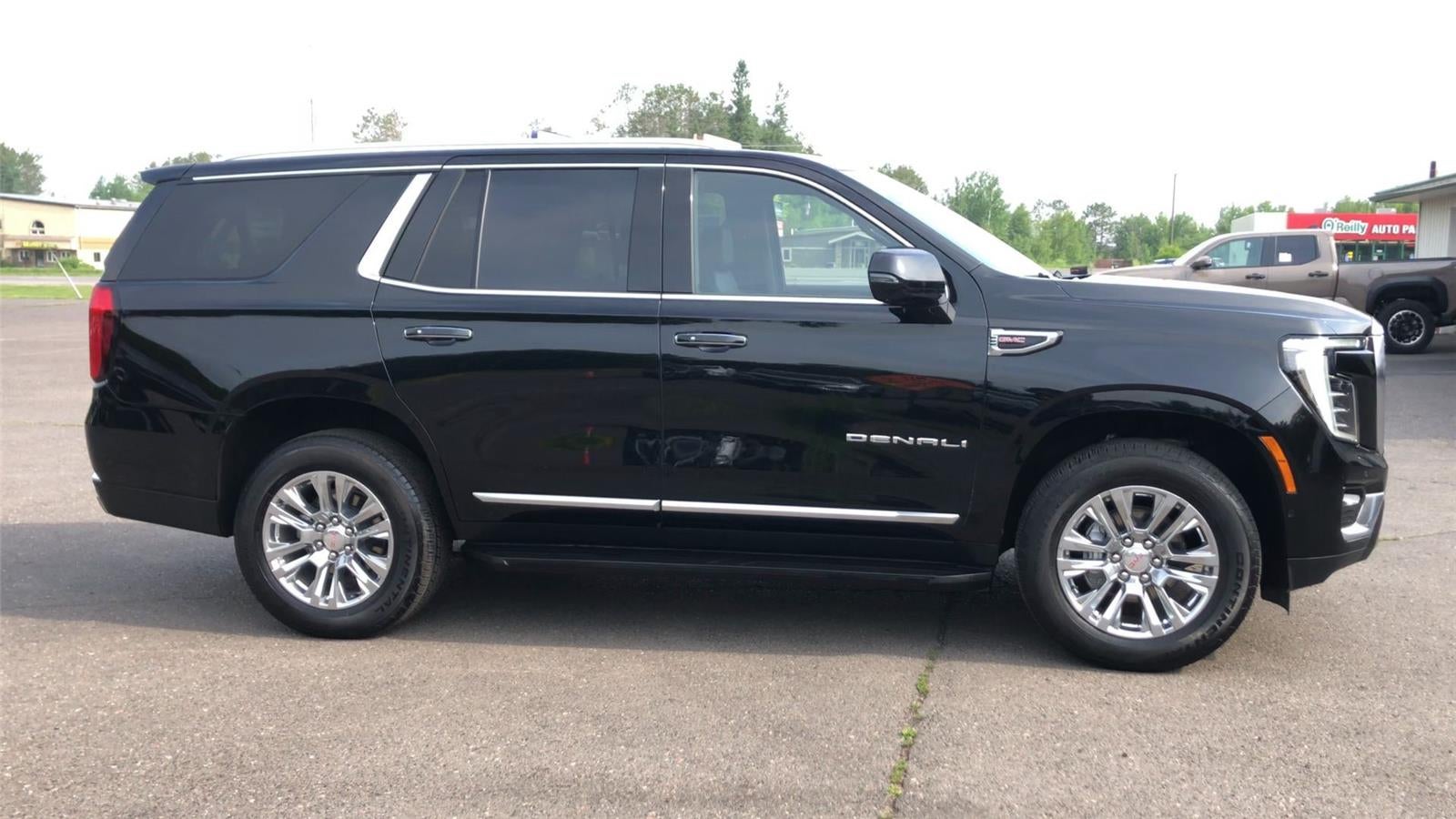 2025 GMC Yukon Denali - Photo 9
