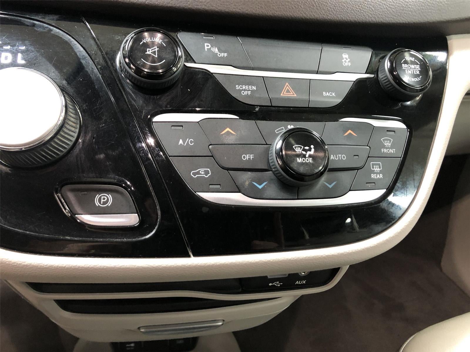 2017 Chrysler Pacifica Touring-L