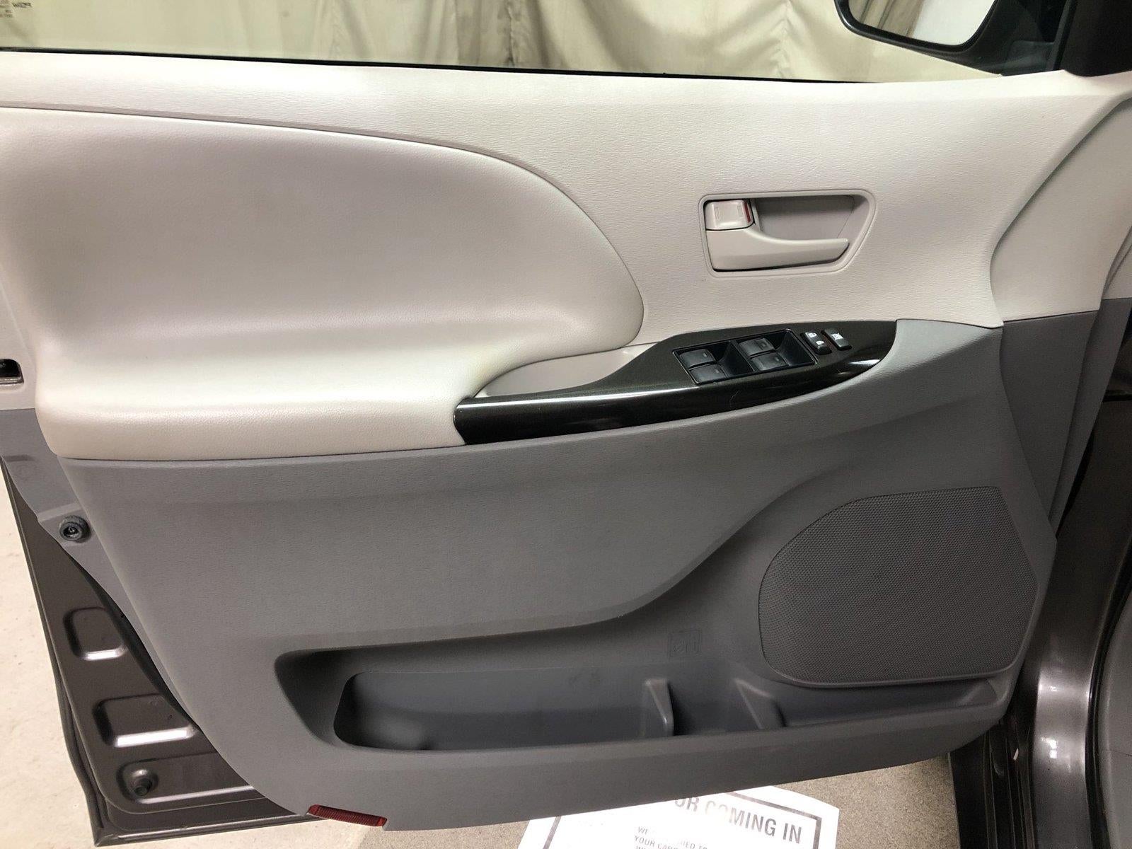 2014 Toyota Sienna LE 7 Passenger