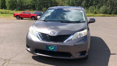 2014 Toyota Sienna LE 7 Passenger