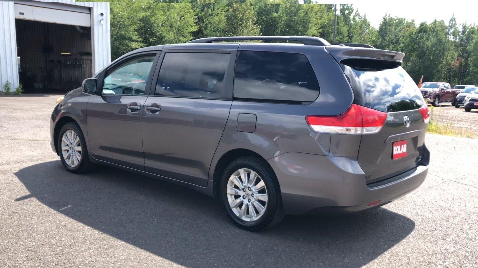 2014 Toyota Sienna LE 7 Passenger